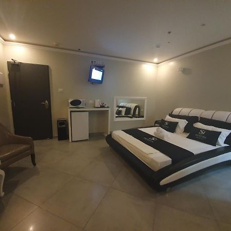 Spat Business Holon Luaran gambar