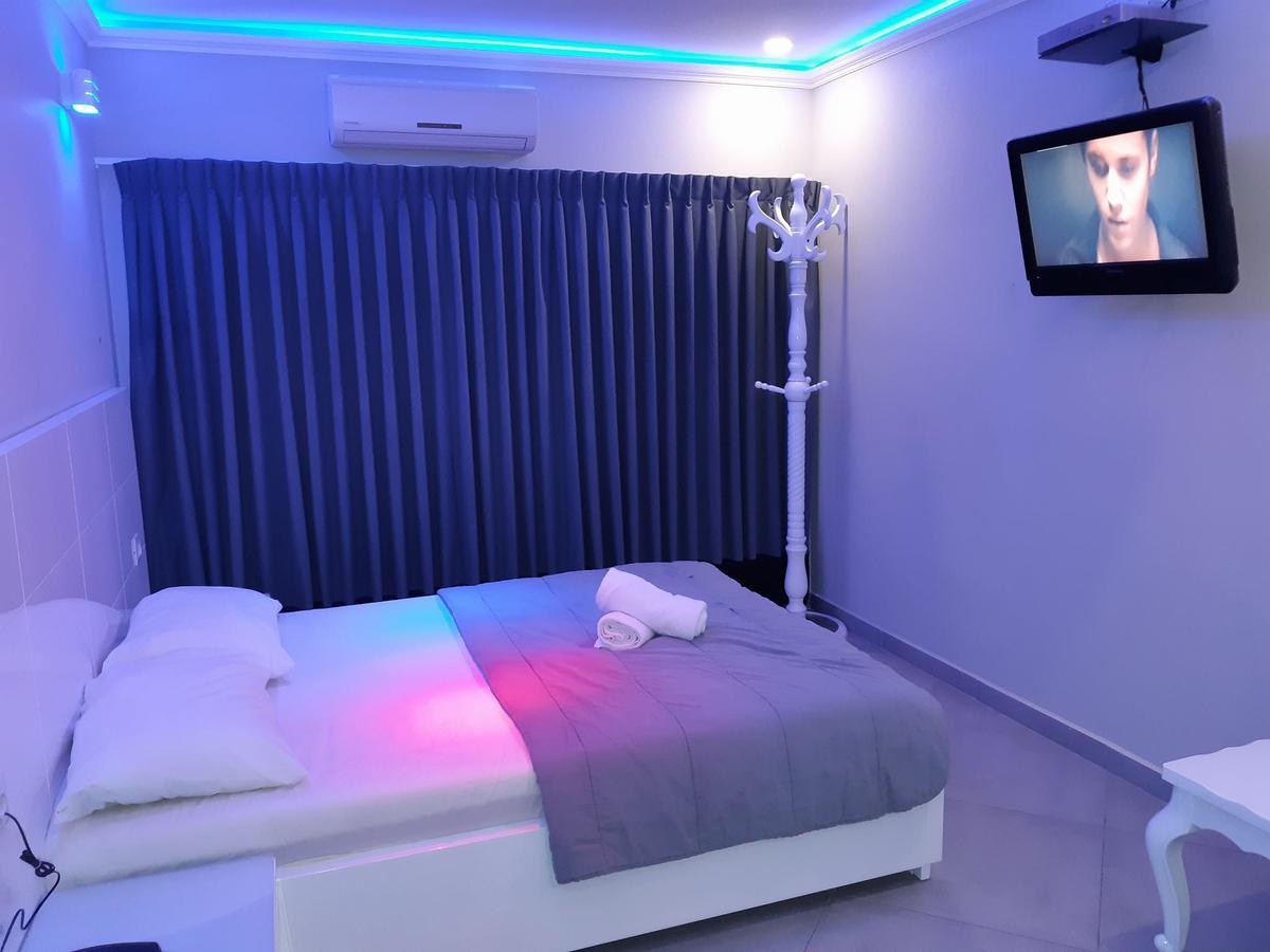 Spat Business Holon Luaran gambar