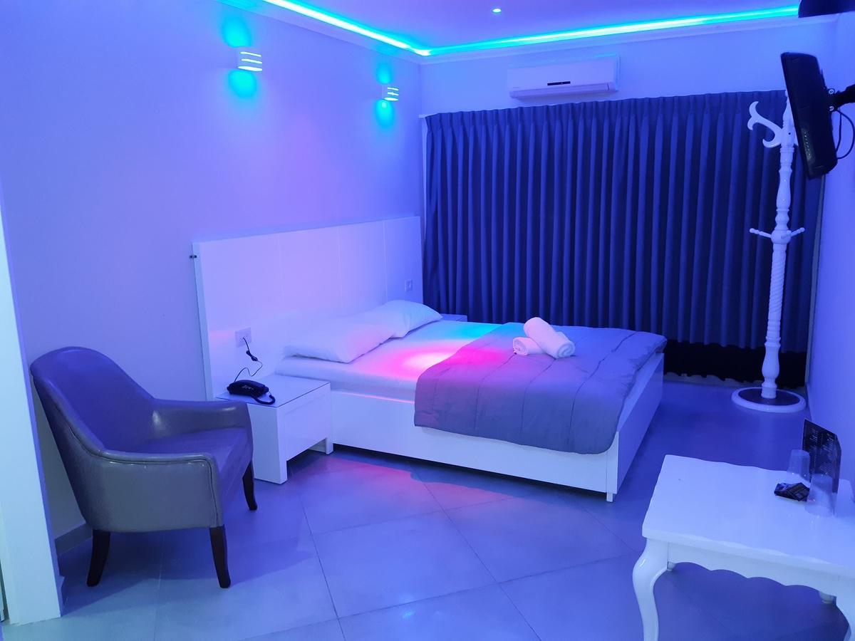 Spat Business Holon Luaran gambar